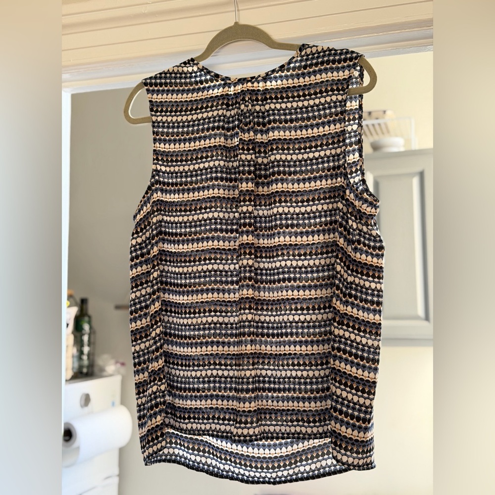 NWT Anne Klein Blue and Tan Patterned Sleeveless Blouse. XL